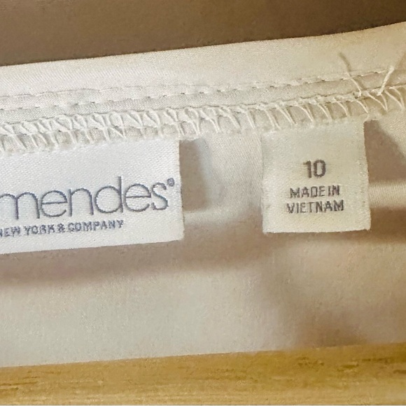 Elegant White Lace Dress - Picture 4 of 6